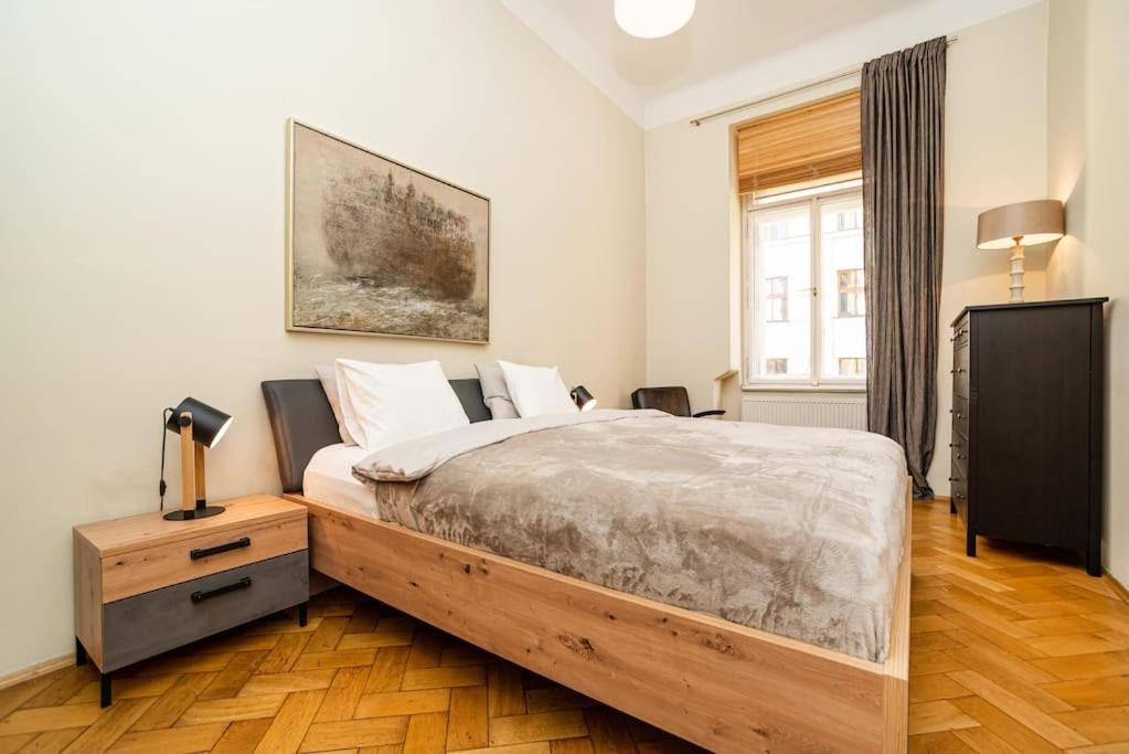 Large And Modern Apartment In The Heart Of Prague Extérieur photo