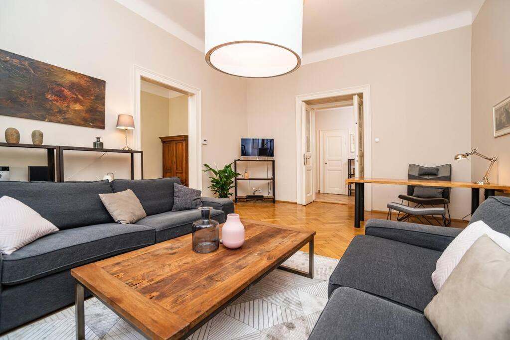 Large And Modern Apartment In The Heart Of Prague Extérieur photo