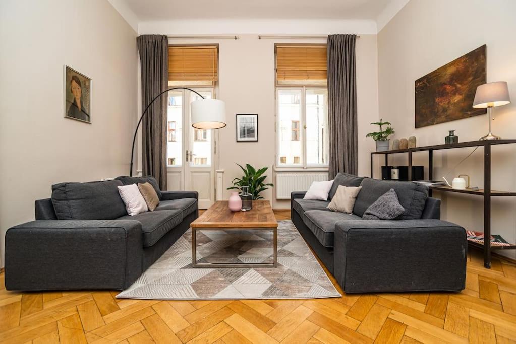 Large And Modern Apartment In The Heart Of Prague Extérieur photo