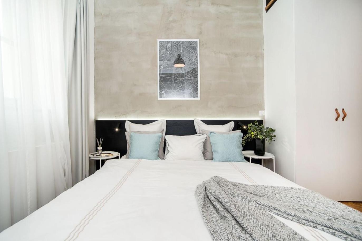 Large And Modern Apartment In The Heart Of Prague Extérieur photo